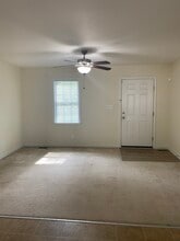 2521 Gravel Hill Rd, Unit One Bd Apt. Richmond VA in Richmond, VA - Foto de edificio - Building Photo