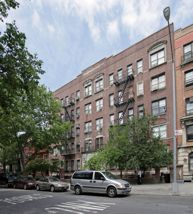 163 Hewes St in Brooklyn, NY - Building Photo