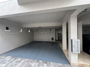 261 Navarre Ave in Coral Gables, FL - Foto de edificio - Building Photo