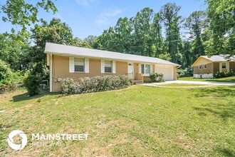 6871 Gano Dr in Riverdale, GA - Building Photo - Building Photo