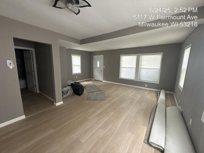 5117 W Fairmount Ave in Milwaukee, WI - Building Photo - Building Photo