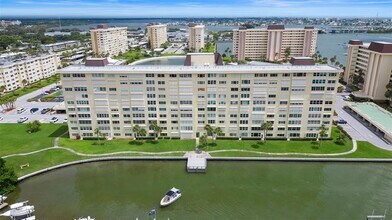 4725 Cove Cir in St. Petersburg, FL - Building Photo - Building Photo