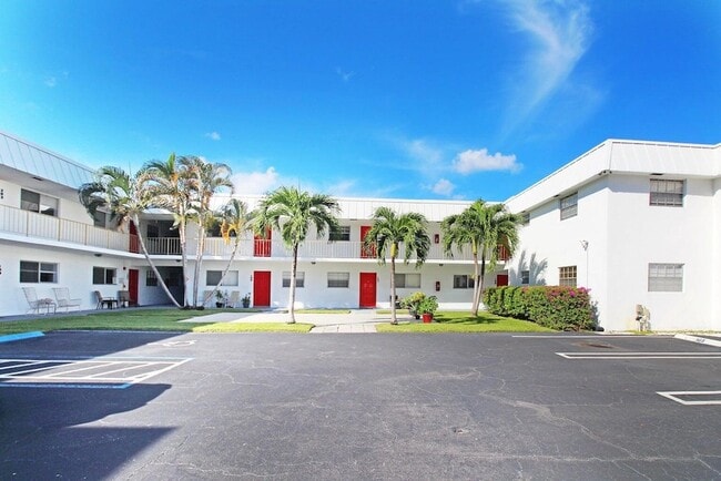 402 Lake Shore Dr, Unit 103