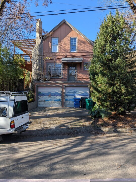 713 SE 27th Ave in Portland, OR - Foto de edificio