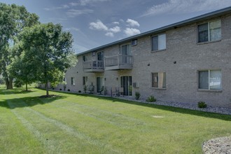 Patriot Estates in Menasha, WI - Building Photo - Building Photo