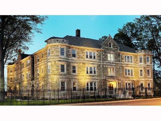 property at 1118 Poplar Ave