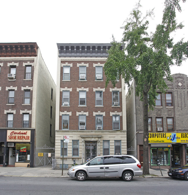 68-11 Fresh Pond Rd in Ridgewood, NY - Building Photo - Building Photo