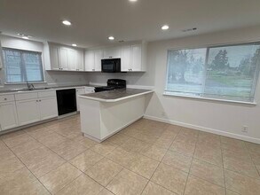 16606 111th Ave SE in Renton, WA - Building Photo - Building Photo