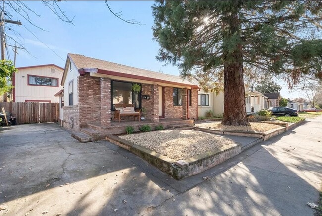 property at 1549 Virginia Ave