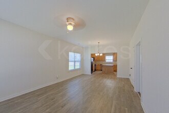 105 Robin St in Calera, AL - Foto de edificio - Building Photo