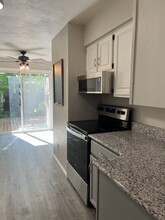 102 Crab Apple Ct, Unit 102 in Appleton, WI - Foto de edificio - Building Photo