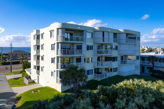 Casa Playa Apartments in Cocoa Beach, FL - Foto de edificio - Building Photo