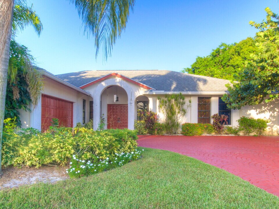 1594 The 12th Fairway in Wellington, FL - Building Photo
