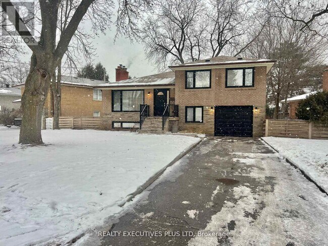 19 Brucedale Crescent in Toronto, ON - Building Photo - Building Photo