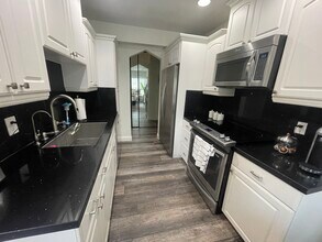 1735 N Fuller Ave in Los Angeles, CA - Building Photo - Building Photo