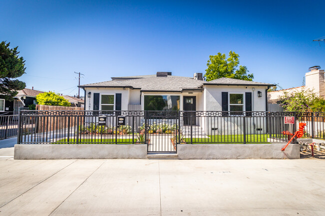 11341 Hatteras St in North Hollywood, CA - Building Photo - Building Photo