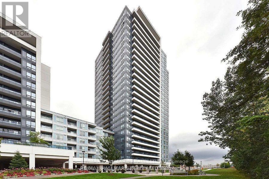 7890 Bathurst St in Vaughan, ON - Building Photo