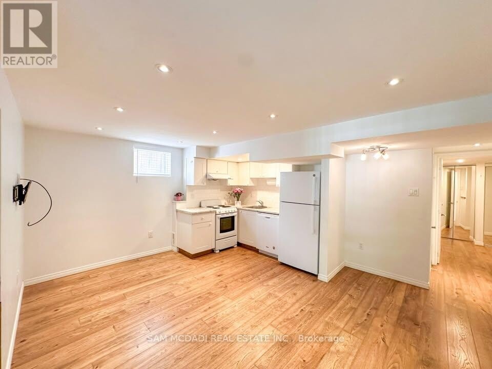 2364 E Gate Crescent in Oakville, ON - Building Photo