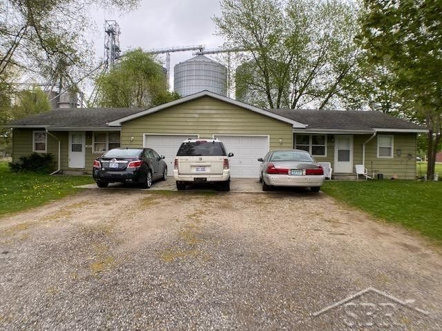 104 Tara Ct in Shepherd, MI - Building Photo