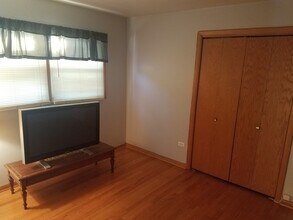 6042 S Kolmar Ave, Unit 2 in Chicago, IL - Foto de edificio - Building Photo