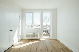 67 Dr Martin Luther King Jr Blvd in Newark, NJ - Building Photo - Building Photo