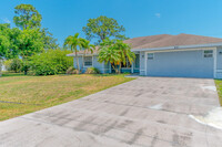 431 NW Ravenswood Ln in Port St. Lucie, FL - Foto de edificio - Building Photo