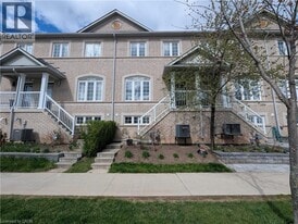 2307 Sutton Dr in Burlington, ON - Building Photo