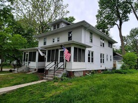 609 S Prairie St in Champaign, IL - Building Photo