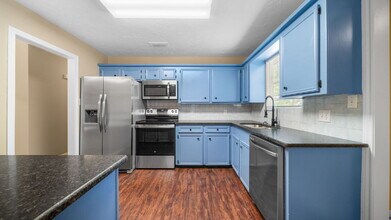 417 Shawnee in Montgomery, TX - Foto de edificio - Building Photo