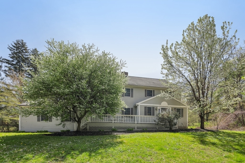 89 Brush Hill Rd in Sherborn, MA - Building Photo