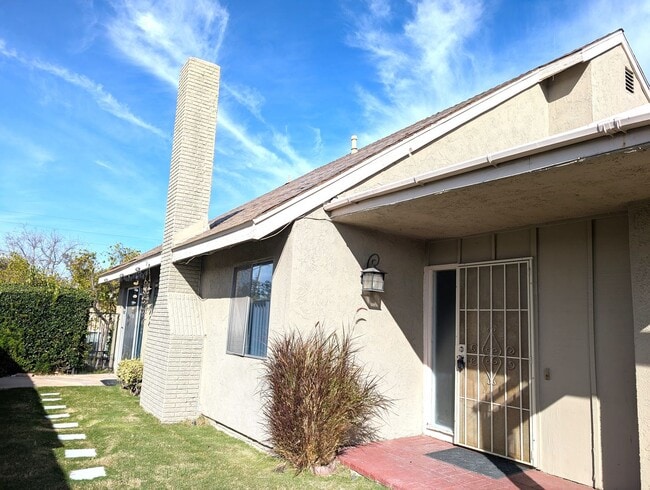 3107 Fernwood Ct in Fullerton, CA - Building Photo - Building Photo