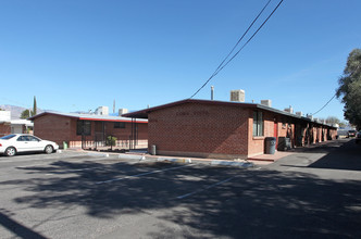 Loma Vista Apartments in Tucson, AZ - Building Photo - Building Photo