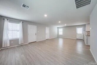 22 Silos Meadows in San Antonio, TX - Building Photo - Building Photo