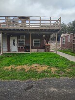 8121Rebecca Hill Rd in Spring Branch, TX - Building Photo