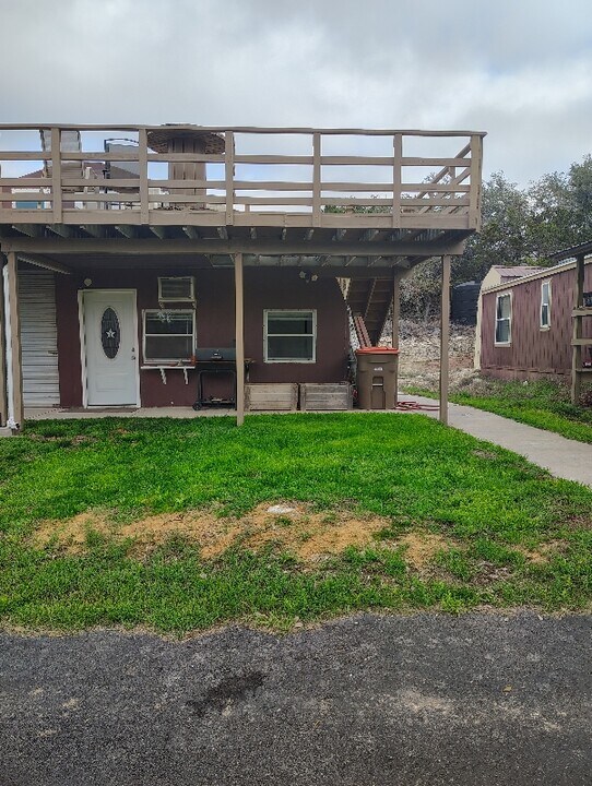 8121Rebecca Hill Rd in Spring Branch, TX - Building Photo