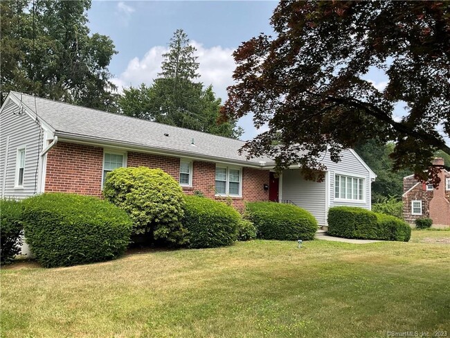 127 Orchard Dr in New Canaan, CT - Building Photo - Building Photo
