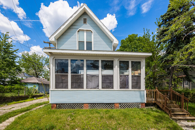 215 E South St in South Bend, IN - Foto de edificio - Building Photo