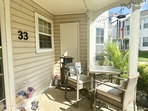 33 Tulip Ln in Freehold, NJ - Building Photo - Building Photo