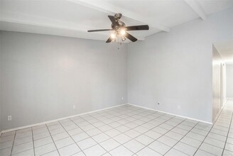 8206 Exmoor Dr in Austin, TX - Building Photo - Building Photo