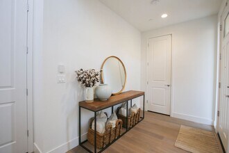 2 Sea Star Ct in Richmond, CA - Building Photo - Building Photo