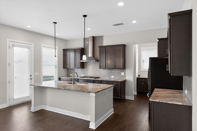 3745 Crestland Ln in Cumming, GA - Foto de edificio - Building Photo