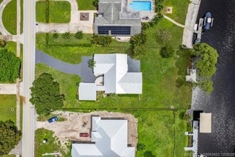 1134 NW Spruce Ridge Dr in Stuart, FL - Foto de edificio - Building Photo