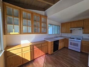 15320 Sullivan Ave in San Leandro, CA - Building Photo - Building Photo
