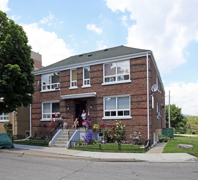 25 Norris Cres in Toronto, ON - Building Photo - Building Photo