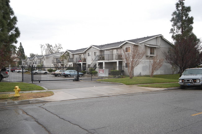 Cypress Apartments in Fontana, CA - Building Photo - Building Photo