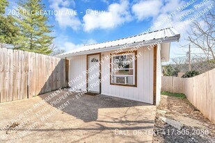 203 Recreation Ave in Rockaway Beach, MO - Building Photo