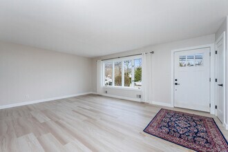 14 Amherst Rd in Greenwich, CT - Building Photo - Building Photo