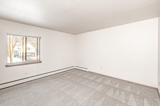 Hartwell Place Apartments in Waukesha, WI - Building Photo - Interior Photo