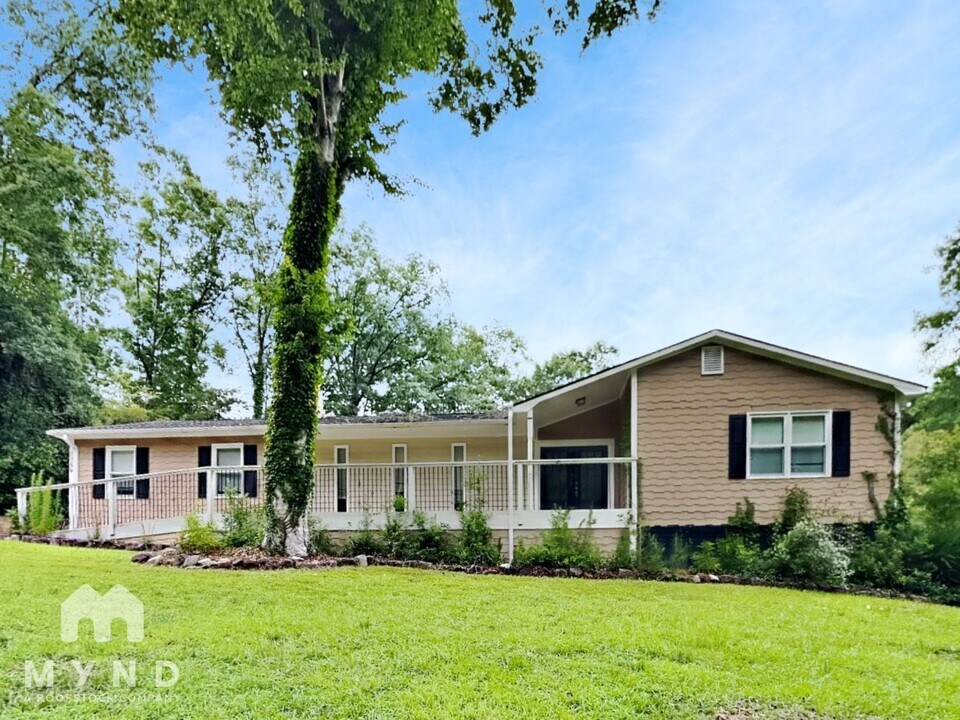 1754 Laurel Ridge Dr SW in Conyers, GA - Building Photo