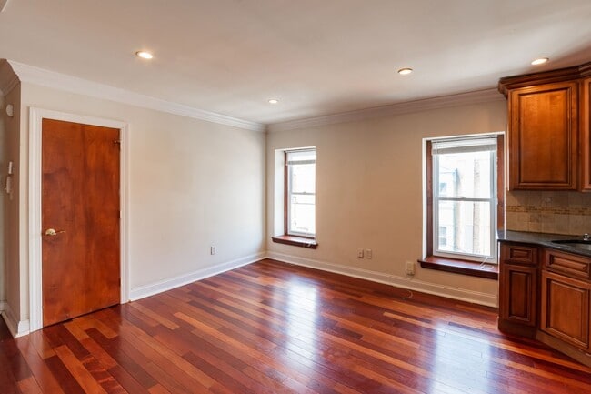 2739 W Girard Ave in Philadelphia, PA - Foto de edificio - Building Photo